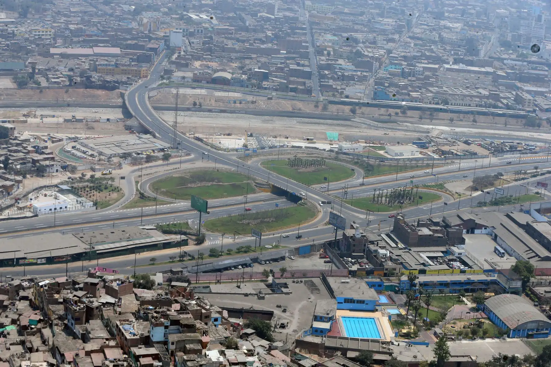 LIMA PERÚ, OCTUBRE 22. Vista panoramica de Lima desde el cerro San Cristobal durante  el Censo Nacional 2017.Foto: ANDINA/ Vidal Tarqui