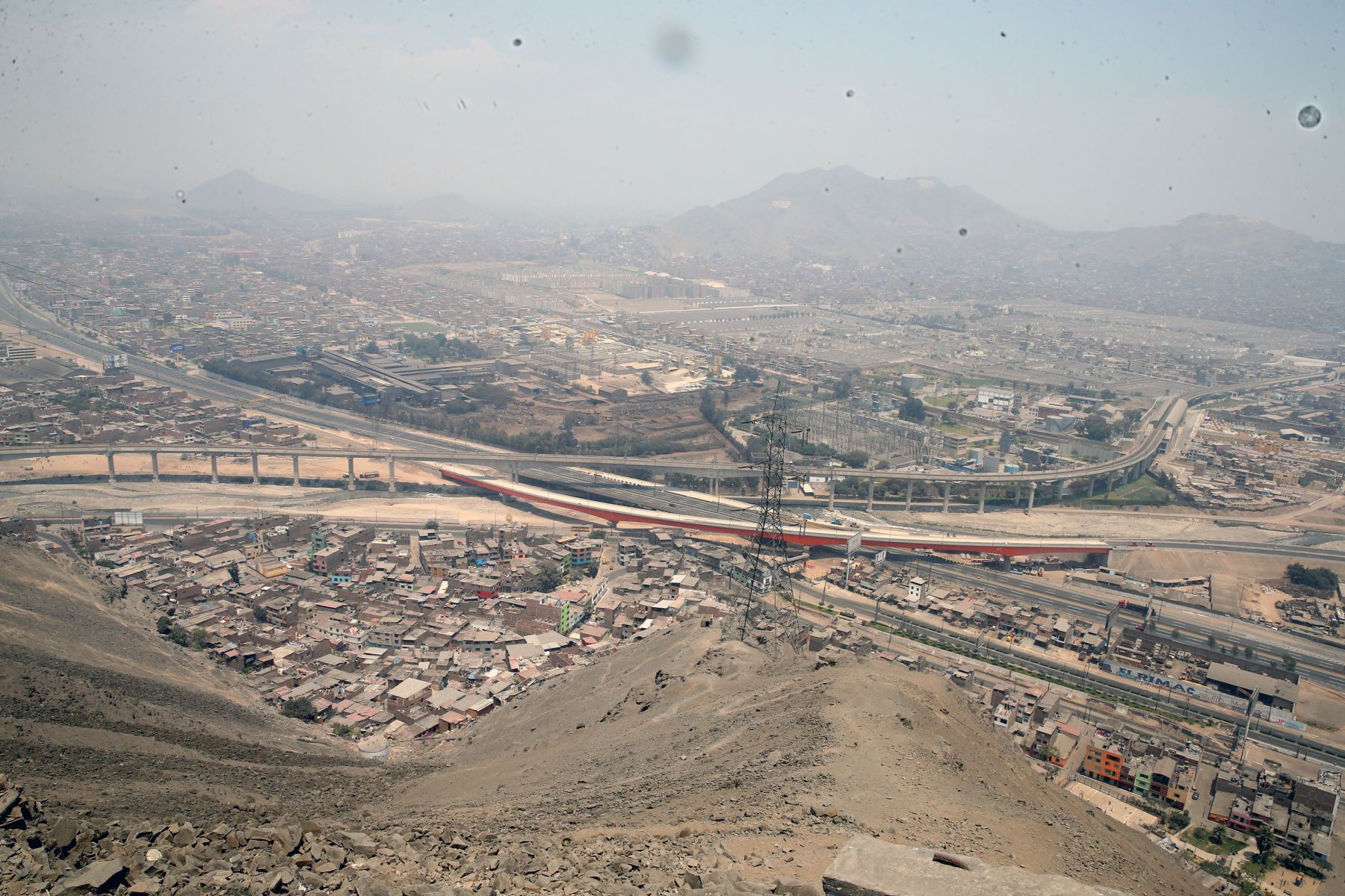 LIMA PERÚ, OCTUBRE 22. Vista panoramica de Lima desde el cerro San Cristobal durante  el Censo Nacional 2017.Foto: ANDINA/ Vidal Tarqui