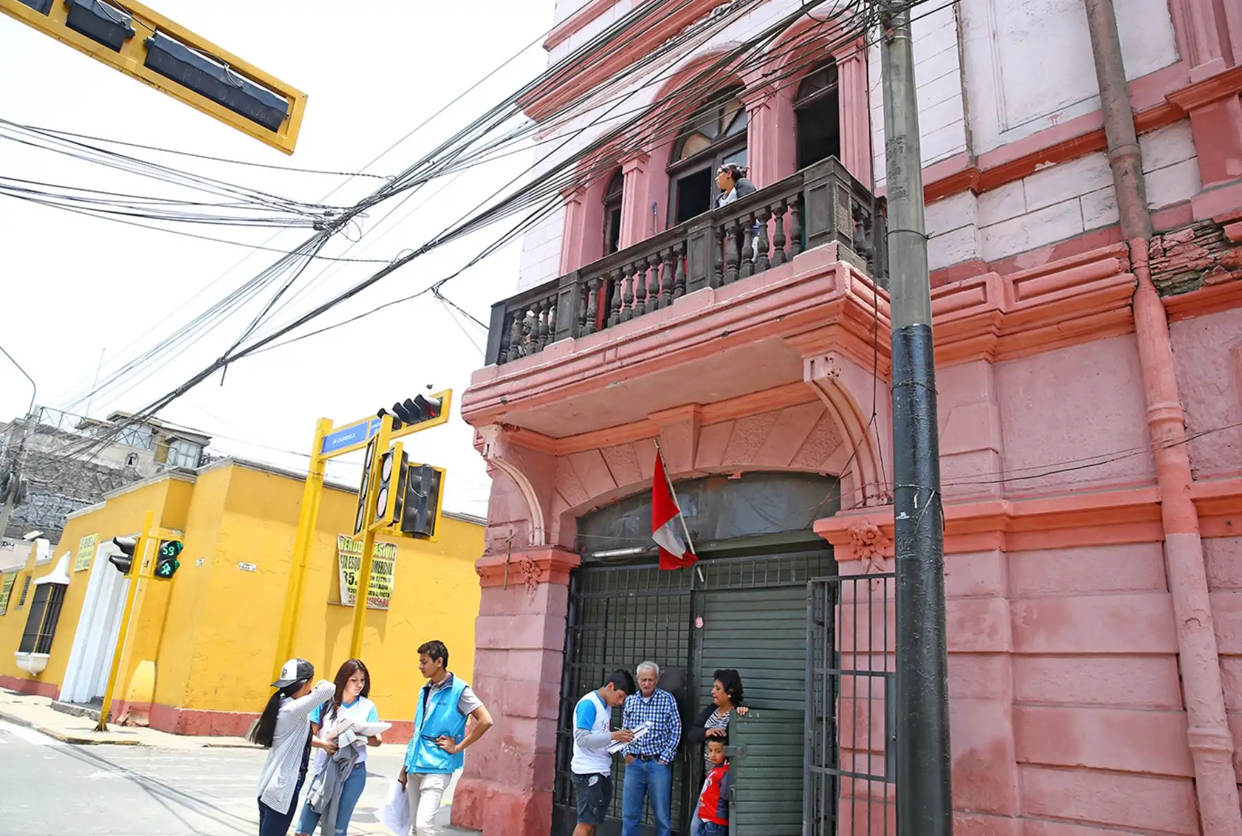 LIMA PERÚ, OCTUBRE 22. Empadronadores realizan su labor en el distrito del Rímac durante el Censo Nacional 2017. Foto: ANDINA/Melina Mejía
