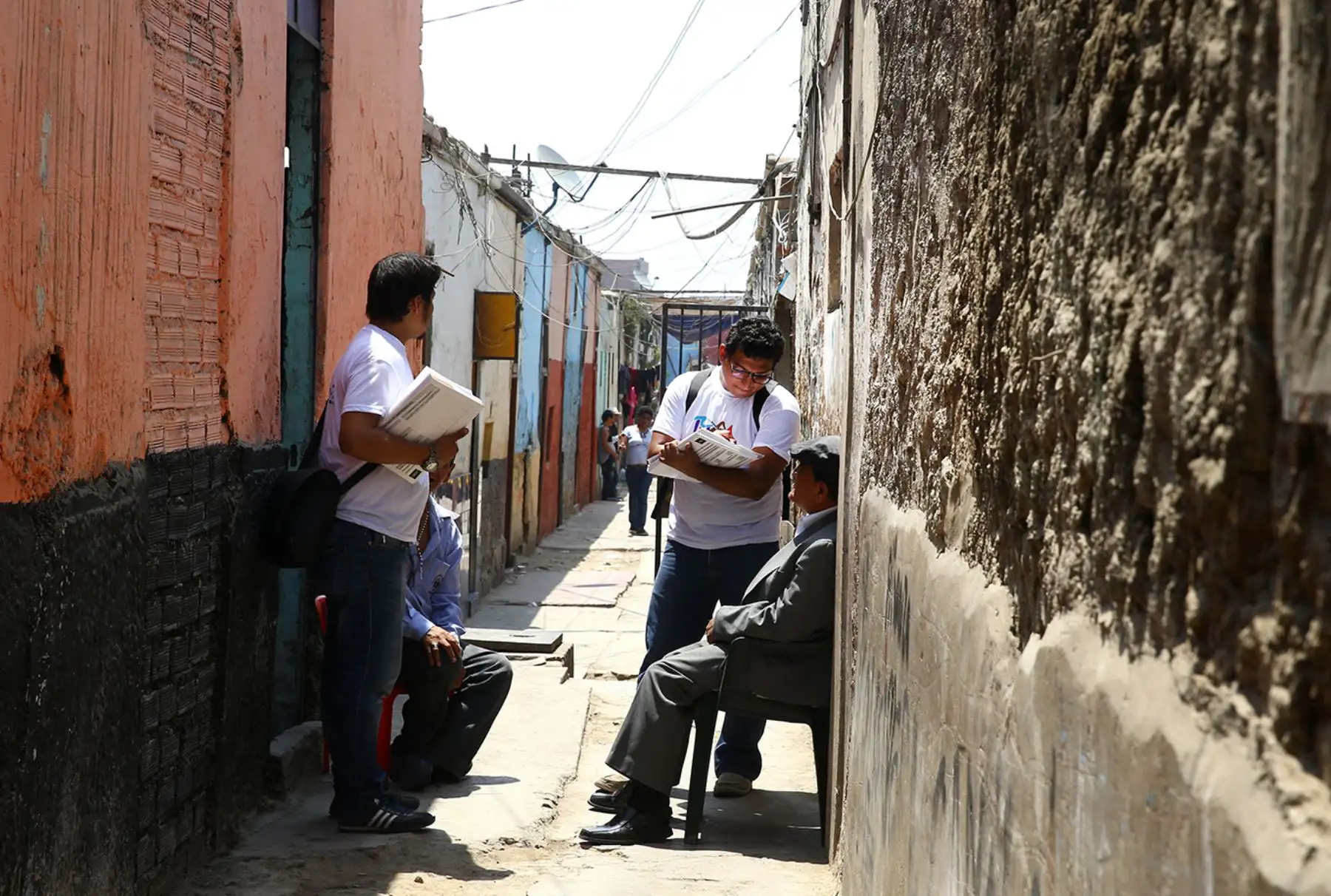 LIMA PERÚ, OCTUBRE 22. Empadronadores realizan su labor en el distrito del Rímac durante el Censo Nacional 2017. Foto: ANDINA/Melina Mejía