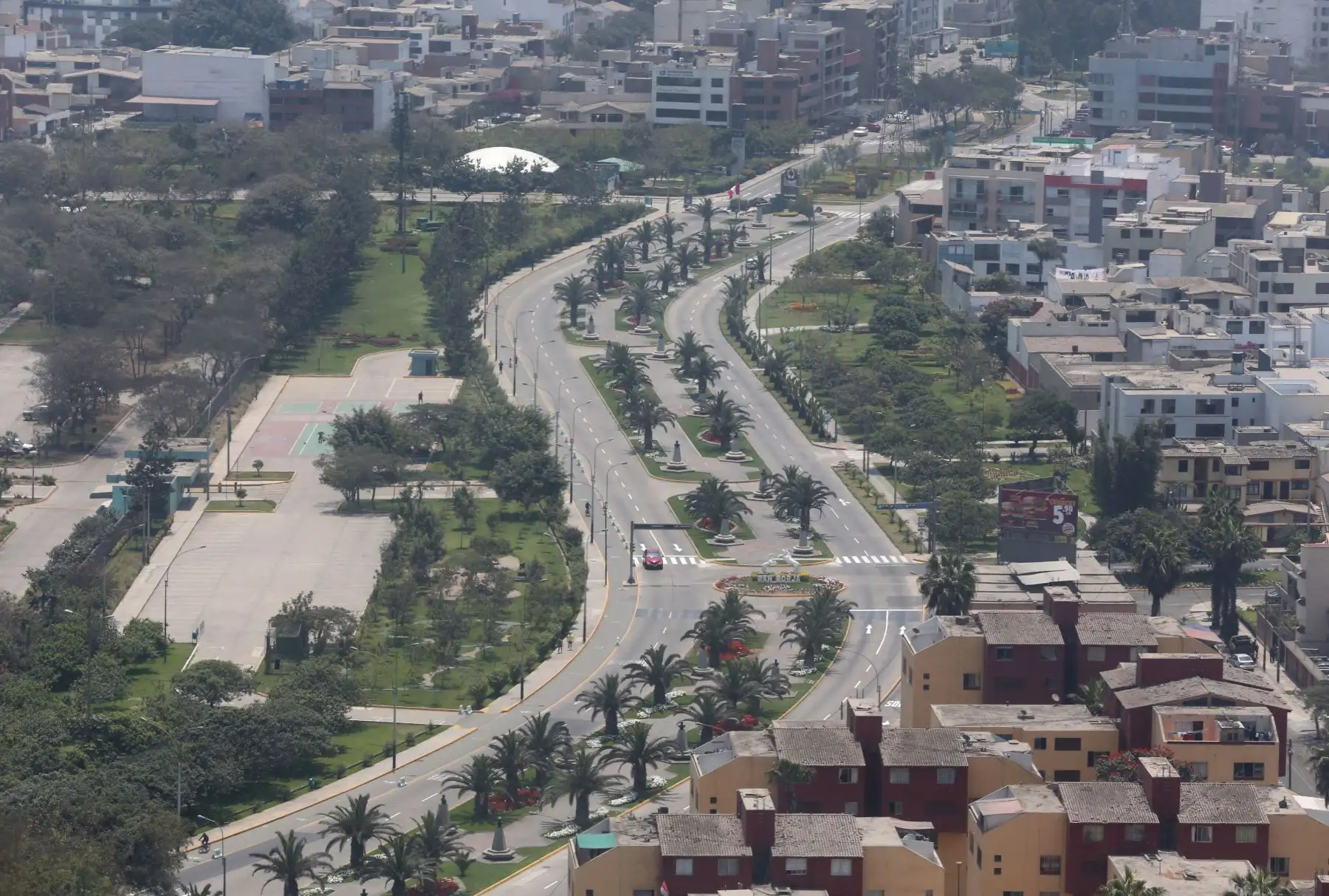 LIMA PERÚ, OCTUBRE 22. Vistas panoramicas de calles y plazas vacías de Lima durante el Censo Nacional 2017. Foto: ANDINA/ Jhony Laurente