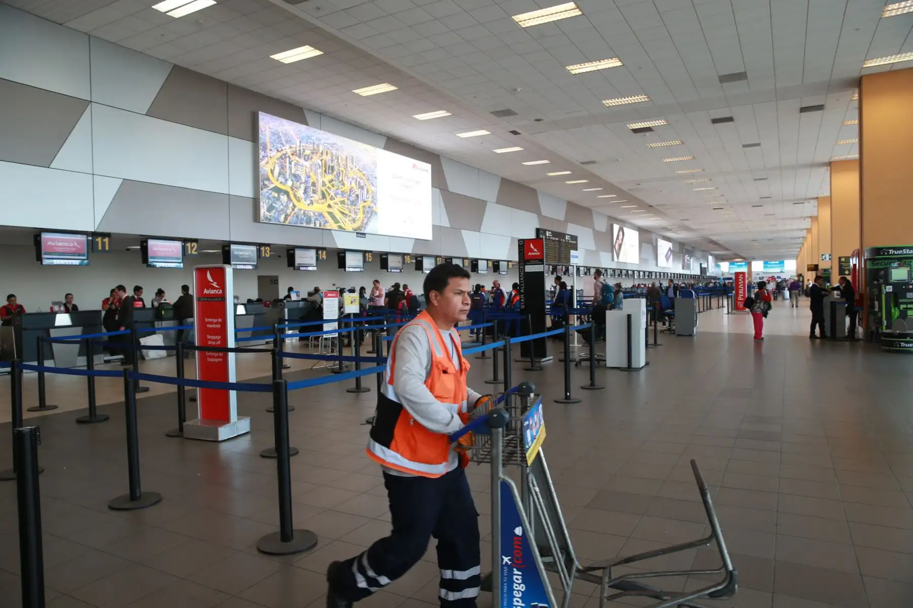 LIMA PERÚ, OCTUBRE 22. Aeropuerto Jorge Chavez, durante el Censo 2017. Foto: ANDINA/ Dante Zegarra.