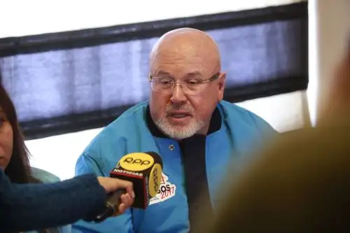 Ministro de Vivienda y Construcción, Carlos Buce.