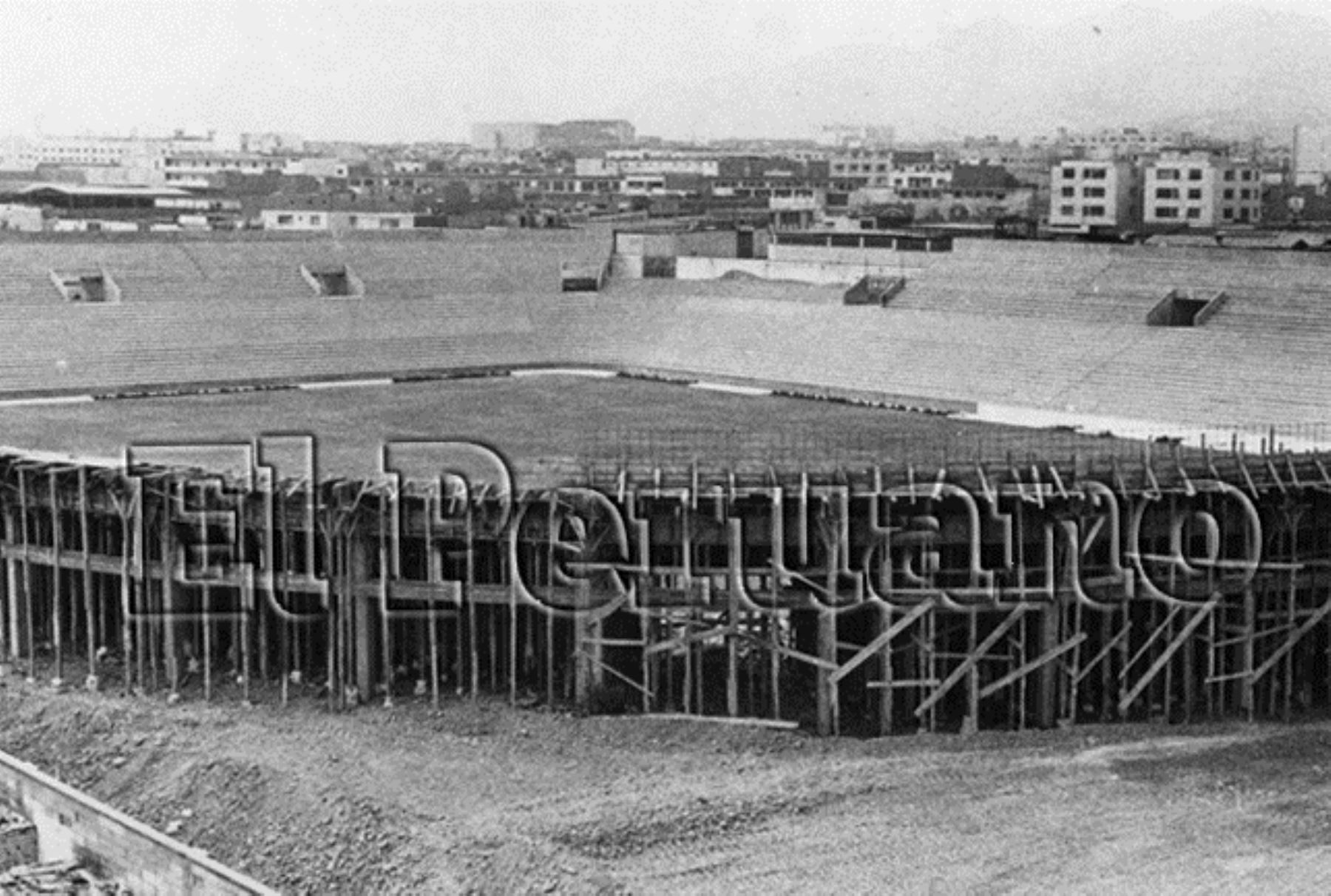 1972: trabajos de construcción del Alejandro Villanueva, en el distrito de La Victoria. Foto: ANDINA/Archivo El Peruano.