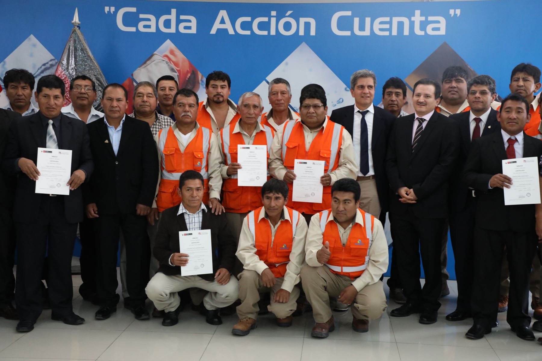 Sencico entrega certificación por competencias laborales a trabajadores de Sedapar. ANDINA/Difusión