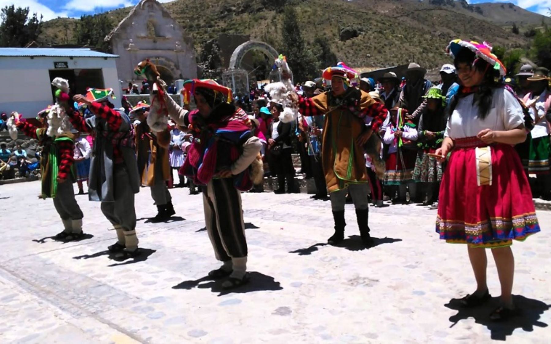 El Ministerio de Cultura declaró como Patrimonio Cultural de la Nación a la danza Llameritos de Panahua, del distrito de Orcopampa, provincia de Castilla, región Arequipa, por ser una danza que representa el estrecho vínculo entre la población y su medio ambiente