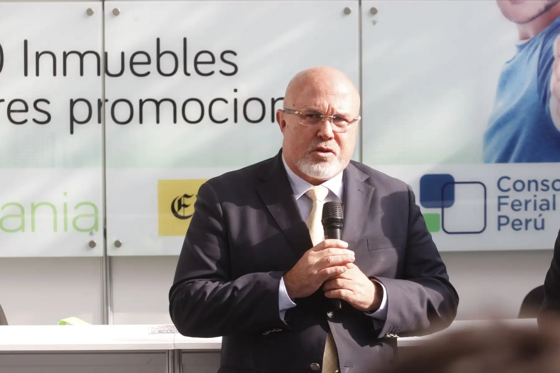 Ministro Bruce reitera que hay buscar reducir el costo financiero hipotecario. ANDINA/Eddy Ramos