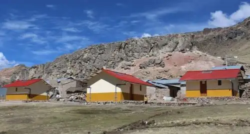 El Programa Nacional de Viviendas Rurales empezó la entrega de los primeros módulos de vivienda sismorresistente a las familias damnificadas por el terremoto ocurrido en diciembre del 2016 en la provincia de Lampa.