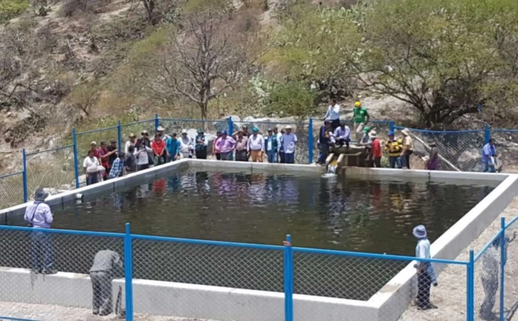 Con la finalidad de mejorar la actividad agropecuaria en la cuenca del Río Pampas, el Ministerio de Agricultura y Riego, a través del programa Agro Rural, viene realizando obras de riego en la provincia Chincheros que beneficiarán a 1,550 campesinos.