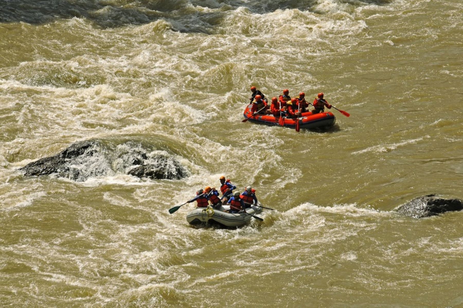Perú genera alto interés en cumbre mundial del turismo de aventura. Canotaje en el río Colca, Arequipa. Foto: Promperú/James Posso