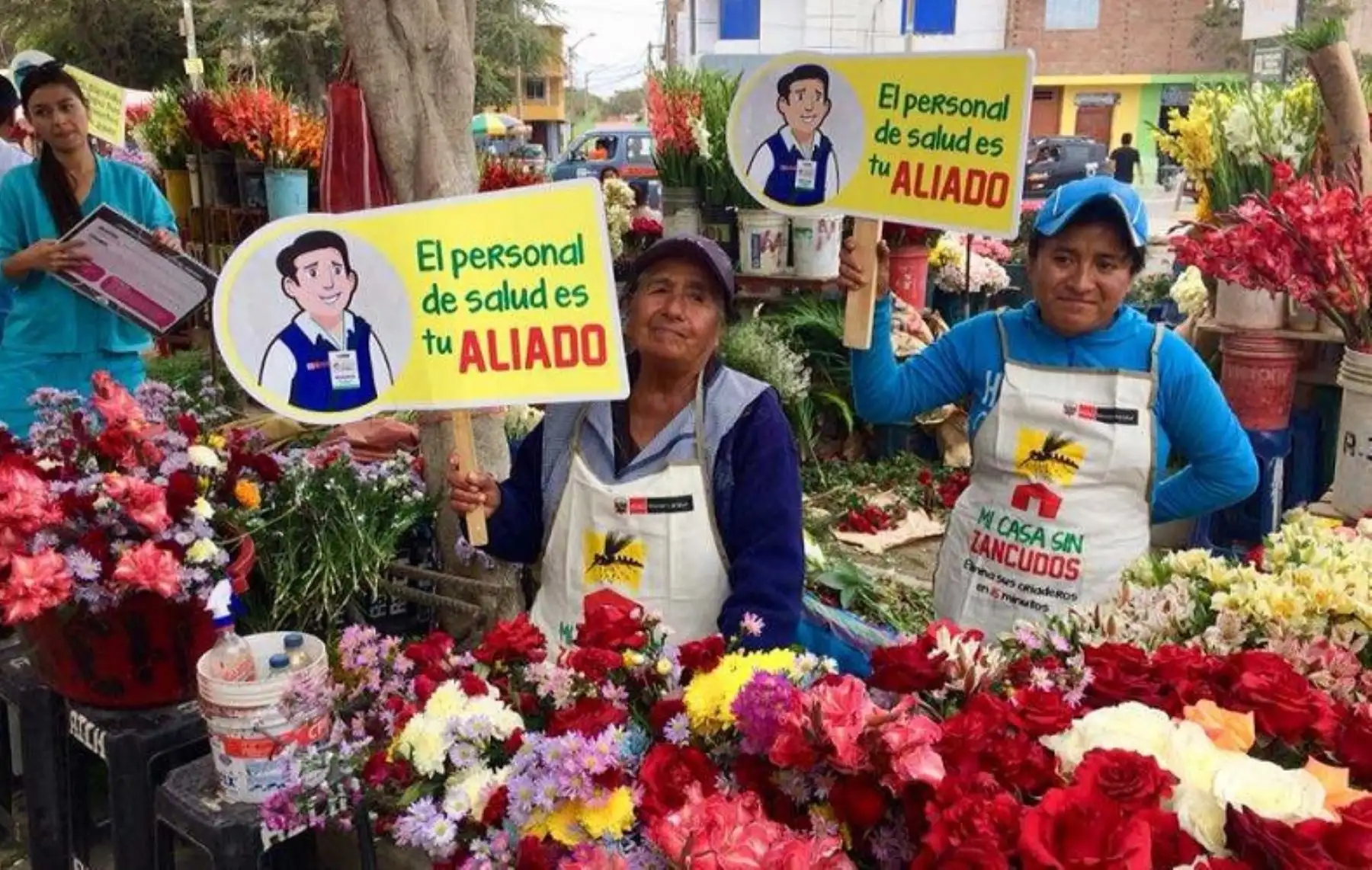 Especialistas de la Gerencia Regional de Salud capacitaron a floristas que operan en el Cementerio El Carmen de Chiclayo, principal camposanto de esta ciudad, a fin de prevenir el dengue, zika y chikunguña en esta zona del país.