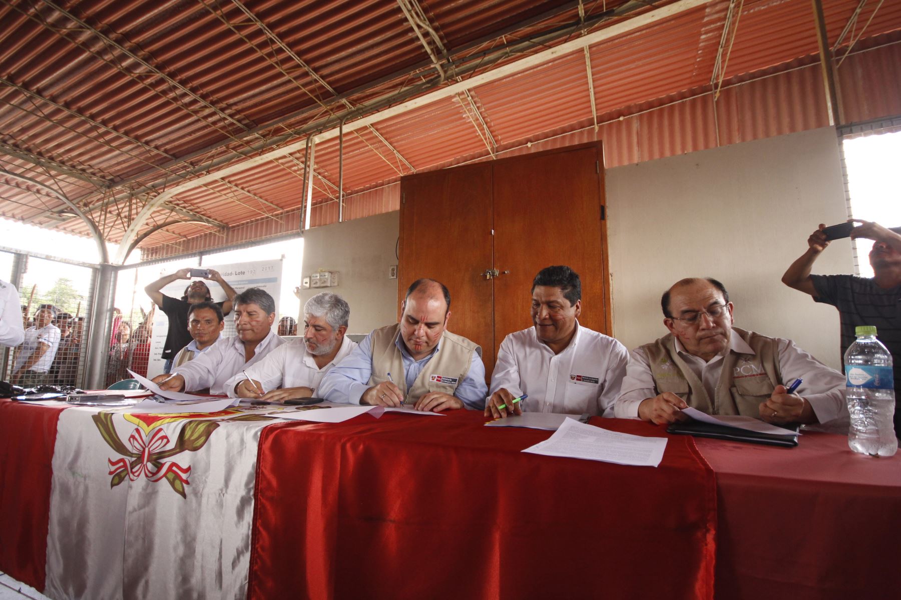 Ejecutivo y comunidades del lote 192 firmaron acuerdo en Andoas.