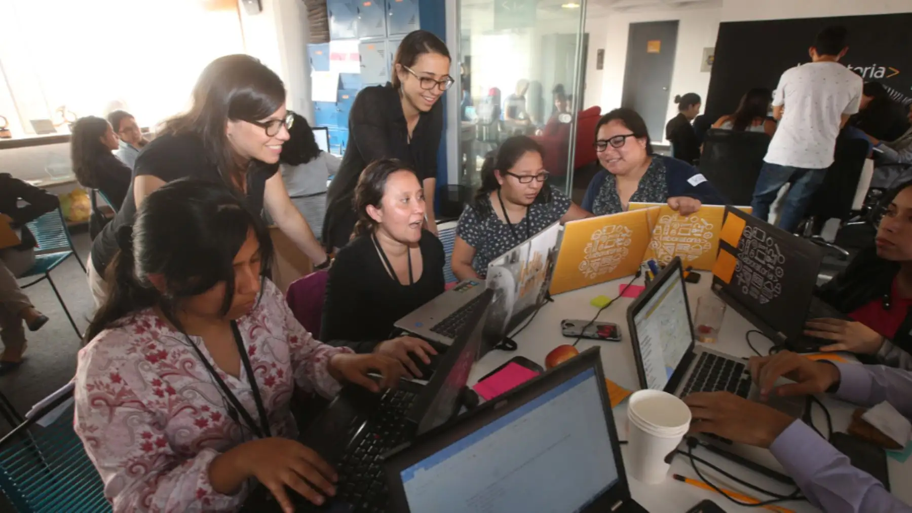 El 75% de egresadas de Laboratoria se encuentra trabajando en el sector de tecnología.