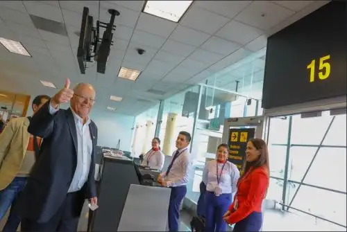 Presidente Kuczynski viajó al Argentina en visita oficial.