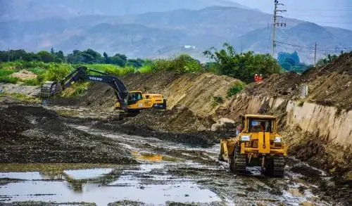 El Ministerio de Agricultura y Riego ha propuesto a la Autoridad para la Reconstrucción con Cambios la aprobación de una directiva que permite un procedimiento abreviado en las licitaciones para reducir los plazos de adjudicación simplificada, y de esa manera agilizar la ejecución de obras en el proceso de reconstrucción con cambios. ANDINA/Difusión