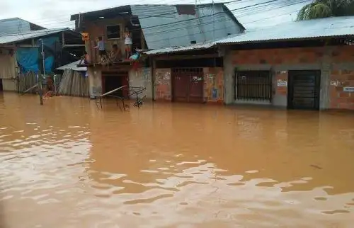 Las intensas lluvias registradas anoche sobre la región San Martín alcanzaron valores récord en el distrito de Shamboyacu, perteneciente a la provincia de Picota, lo que produjo desbordes e inundaciones que afectaron a las poblaciones de la zona, informó el Servicio Nacional de Meteorología e Hidrología (Senamhi).