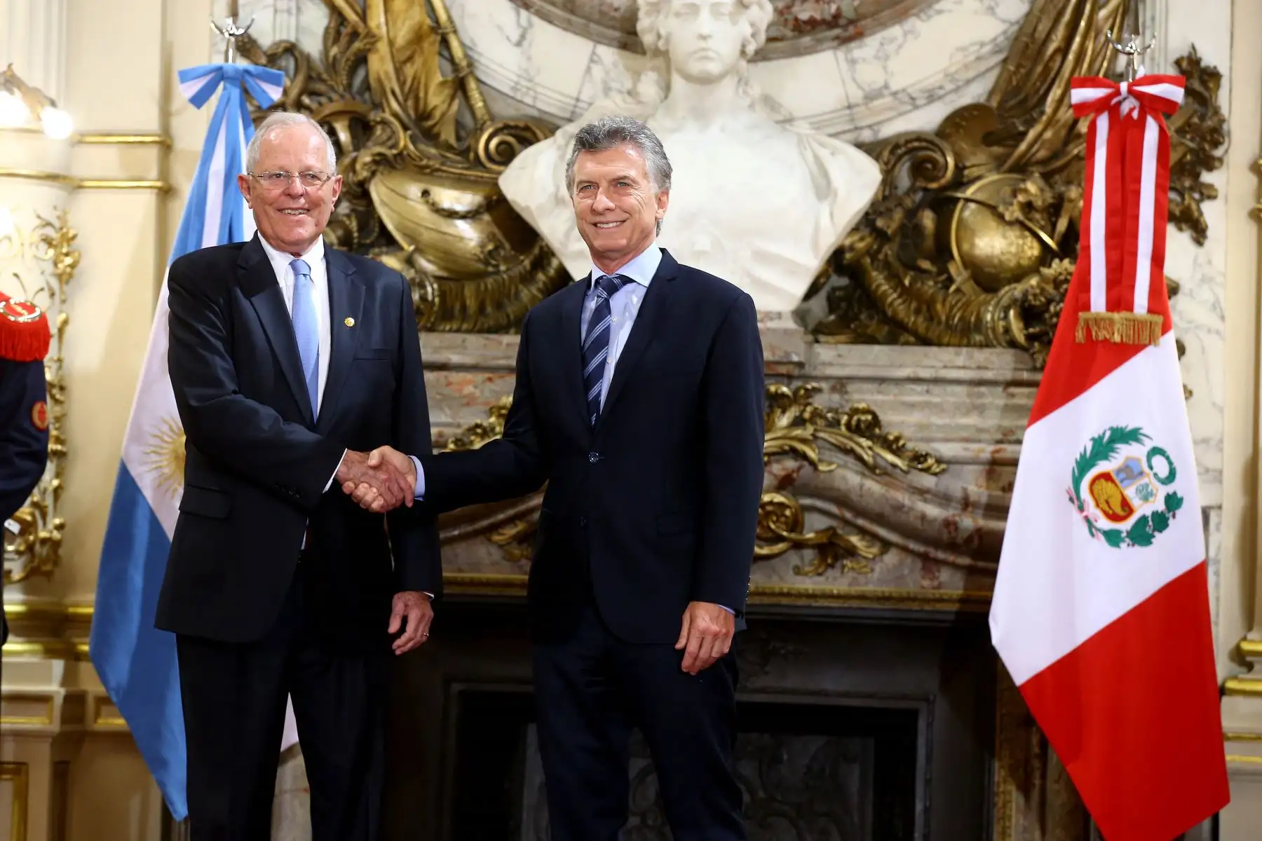 Presidentes Pedro Pablo Kuczynski y Mauricio Macri posan para la prensa. Foto: ANDINA/Prensa Presidencia.