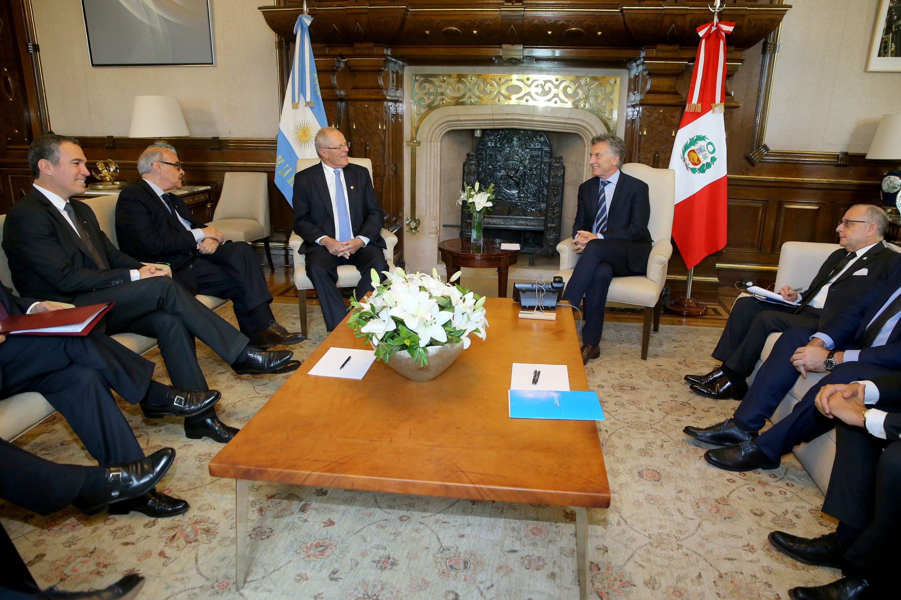 Ambos jefes de Estado discutieron temas referidos a la relación bilateral entre Perú y Argentina. Foto: ANDINA/Prensa Presidencia.