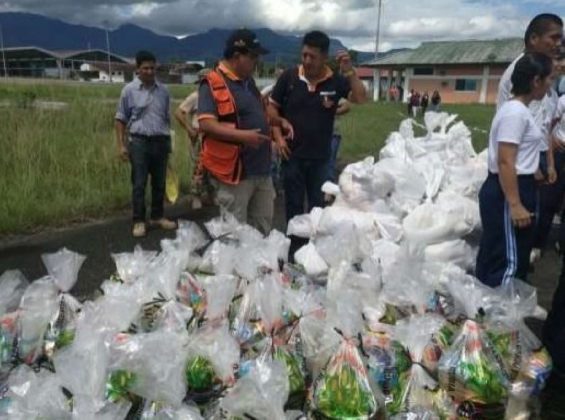 El Gobierno Regional de San Martín entregó hasta el momento un total de 1.96 toneladas de ayuda humanitaria a los damnificados por inundaciones de la provincia de Picota, informó el Instituto Nacional de Defensa Civil al Centro de Operaciones de Emergencia Nacional del Ministerio de Defensa (COEN Defensa).