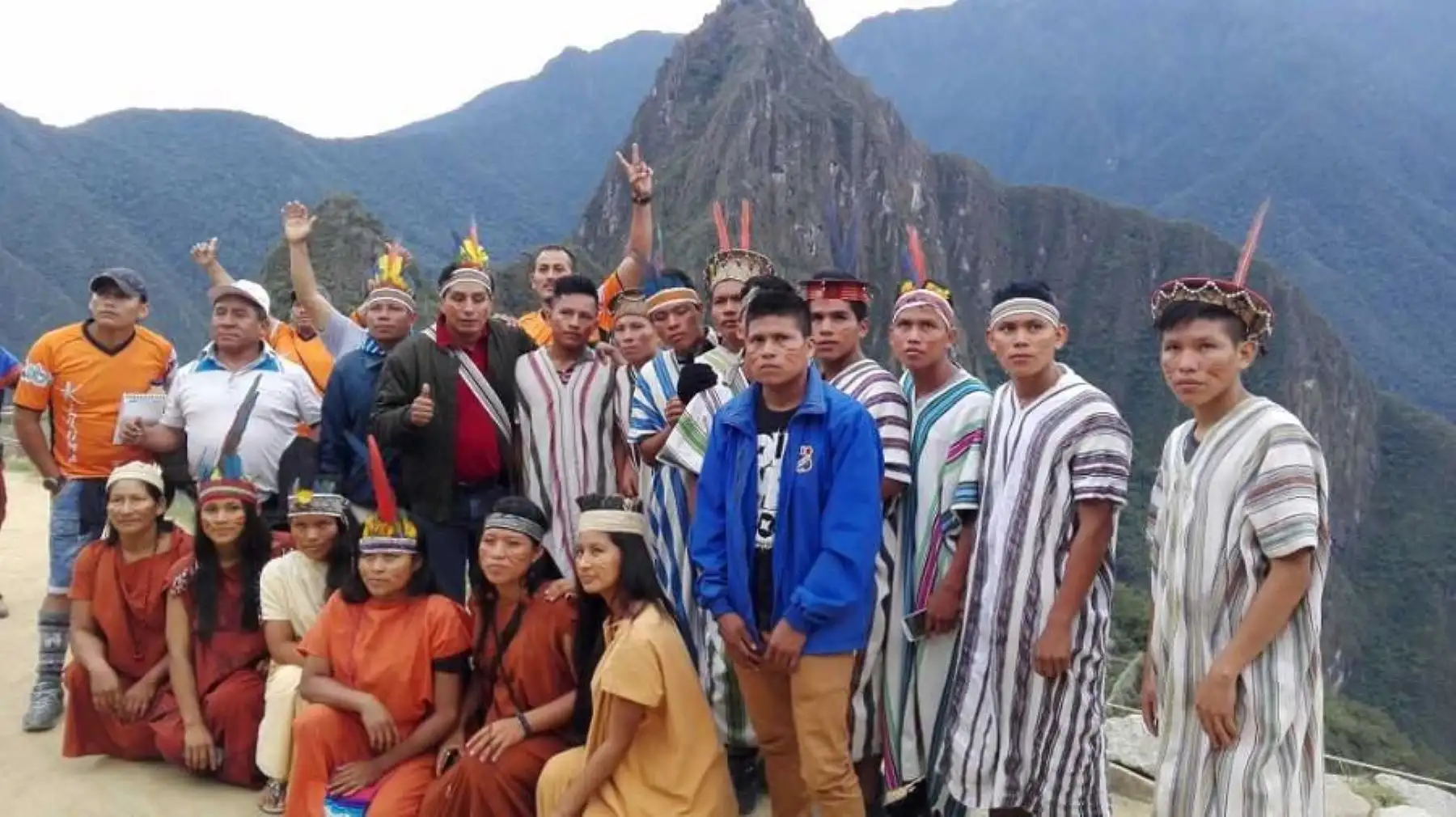 A la cabeza de una caravana de 25 camionetas todoterreno con más de 120 personas, los alcaldes distritales de Mazamari, Río Tambo y Río Negro, en la provincia de Satipo, región Junín, lanzaron una nueva ruta turística que busca conectar a estas ciudades del Valle de los Ríos Apurímac, Ene y Mantaro (Vraem) con el Santuario Histórico de Machu Picchu.