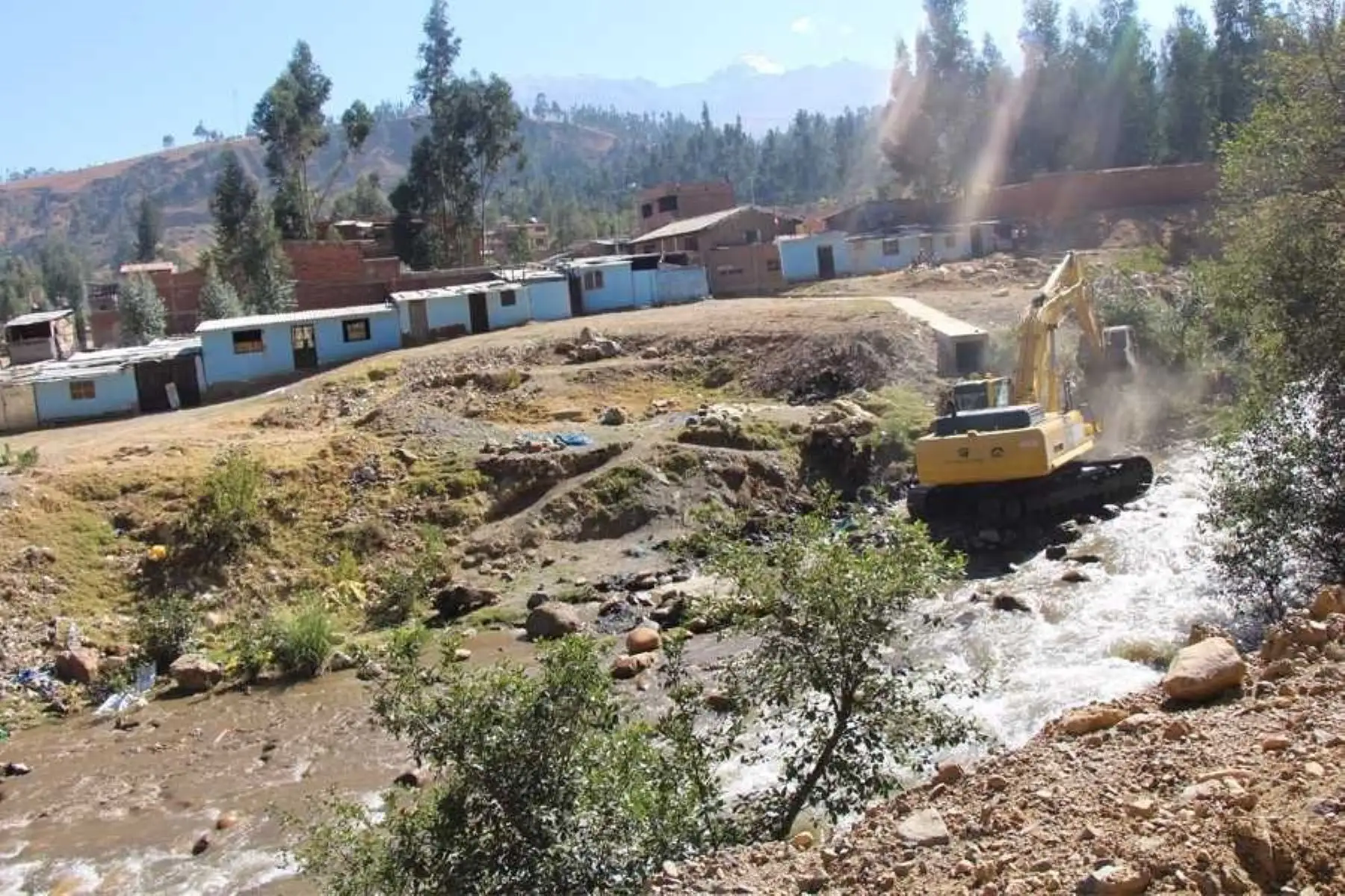 Los trabajos de descolmatación en los ríos Huarmey y Sechín, en la provincia de Casma, avanzan como parte de las labores de prevención frente a la próxima temporada de lluvias, informó el gerente regional en Áncash de la Autoridad para la Reconstrucción con Cambios, Manuel Bambarén Miasta.