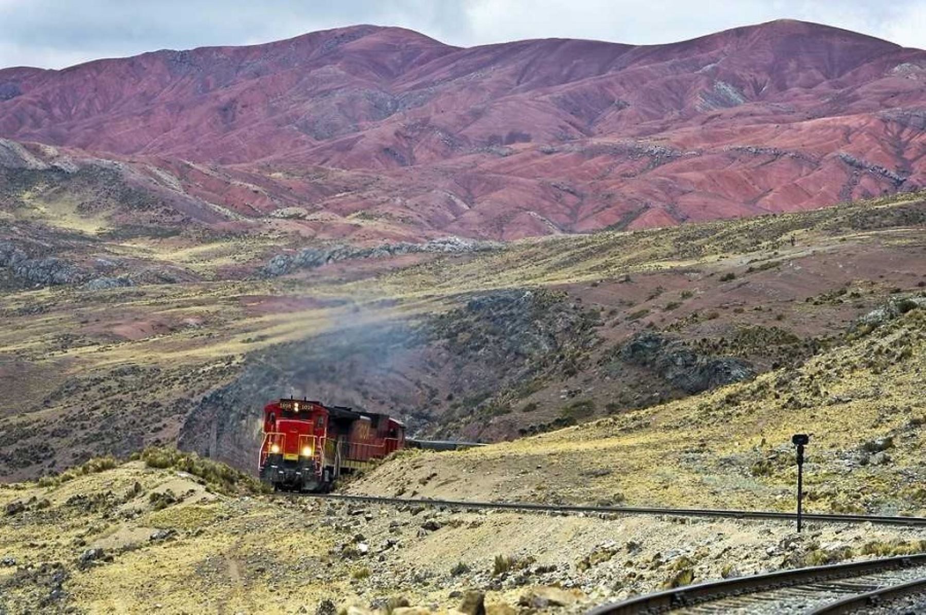 El Ministerio de Transportes y Comunicaciones (MTC) informó que la rehabilitación integral del ferrocarril Huancayo-Huancavelica, conocido como “Tren Macho”, garantizará el tránsito de personas y cargas a través de un servicio ferroviario seguro en la zona de influencia, beneficiando a más de tres millones de personas.