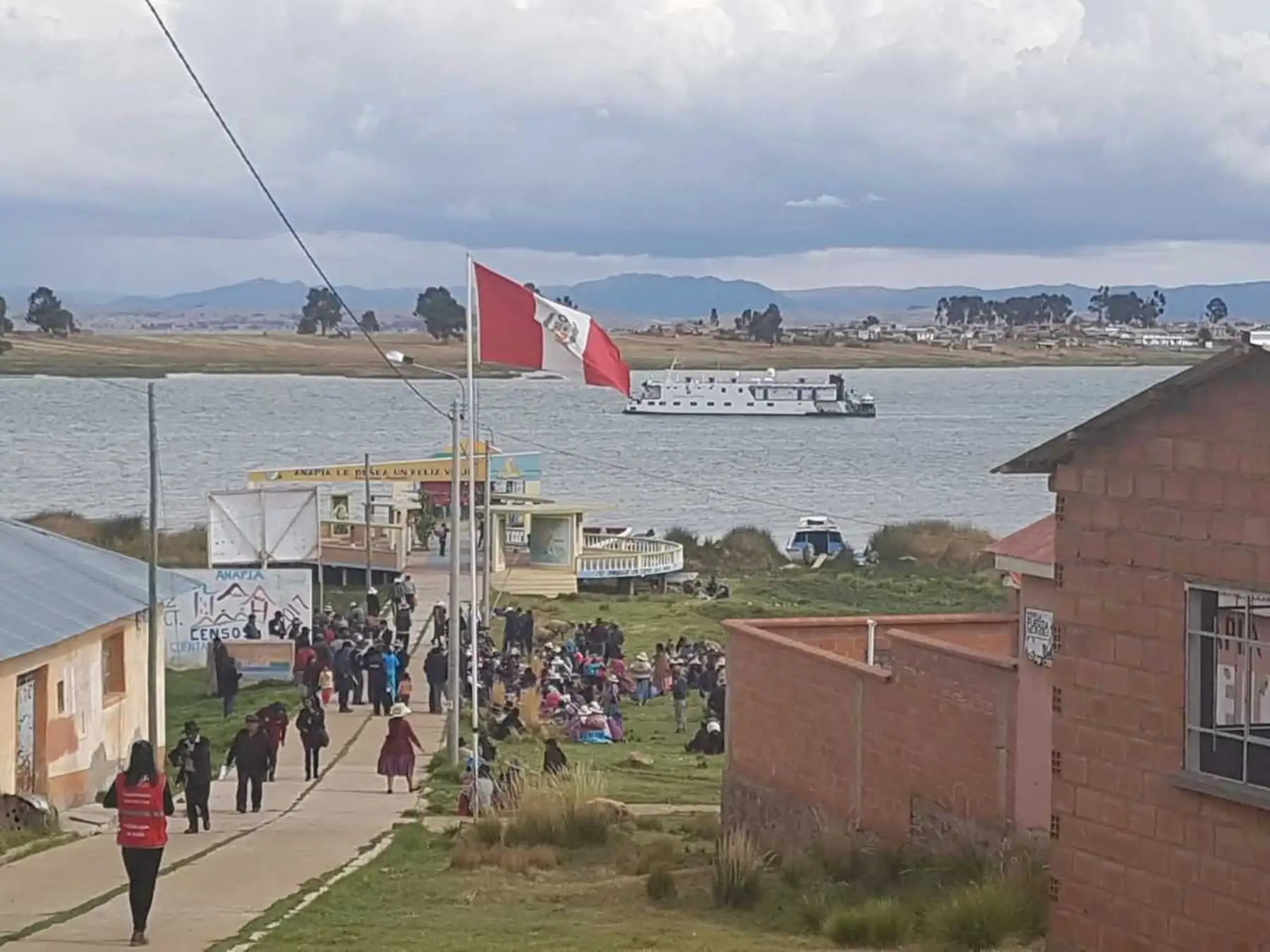 Tripulacion fue recibida con júbilo y expectativa