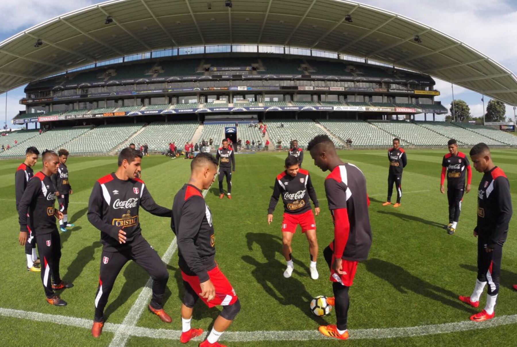 Selección peruana entrena en el QBE Stadium con miras al partido ante Nueva Zelanda.Foto: ANDINA/ FPF