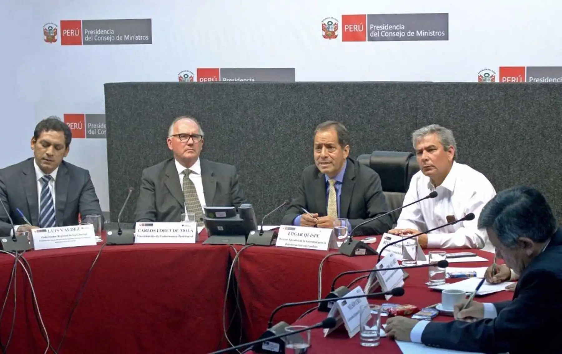 El nuevo director ejecutivo de la Autoridad para la Reconstrucción con Cambios (ARCC), Edgar Quispe Remón, se reunió con los gobernadores de las regiones afectadas por El Niño Costero, en el cierre del IV Gore Ejecutivo realizado en la Presidencia del Consejo de Ministros (PCM).