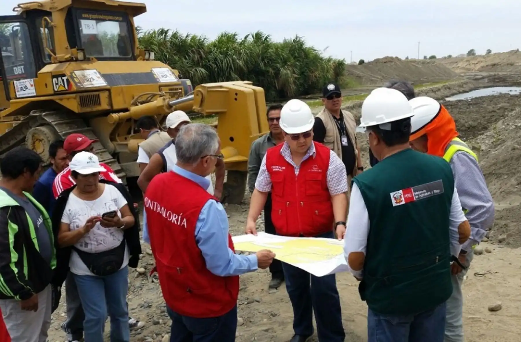 La Contraloría General de la República continuó hoy con las jornadas de supervisión y coordinación descentralizadas con visitas de trabajo a Huarmey y Chimbote, en la región Áncash, para verificar el avance de proyectos a cargo de las entidades públicas, y presentar el Plan de Acción de Control de la Reconstrucción con Cambios.