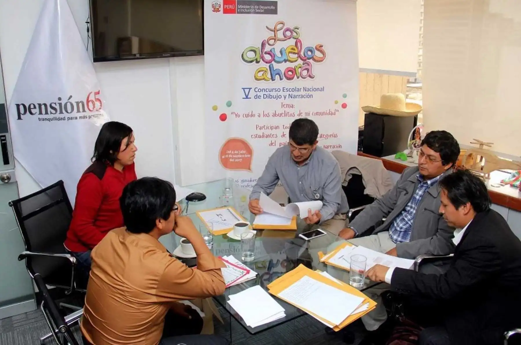 Jurado calificador del concurso "Los Abuelos Ahora 2017", organizado por el programa Pensión 65 del Ministerio de Desarrollo e Inclusión Social (Midis).