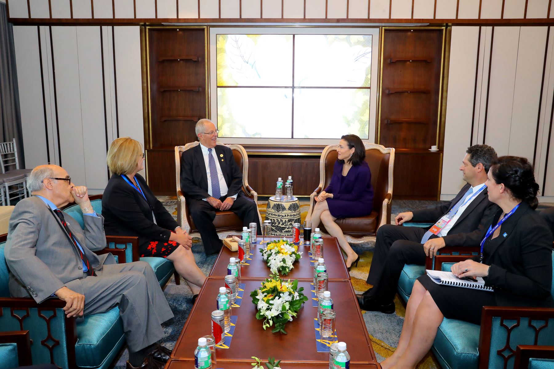 Mandatario se reunió con la directora de Operaciones de Facebook, Sheryl Sandberg en el Marco de la XXV Cumbre APEC. Foto:ANDINA/Prensa Presidencia