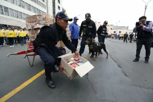 Recuerdan que está totalmente prohibida la venta de pirotécnicos en Mesa Redonda. Foto: Andina/Difusión