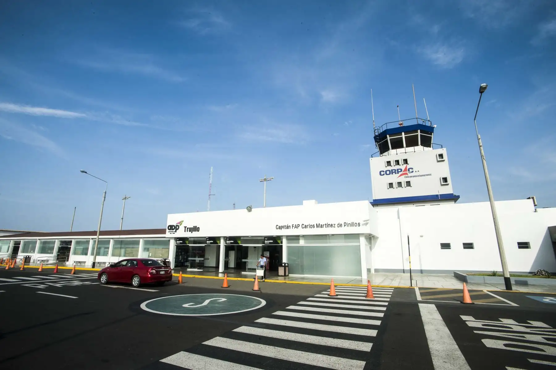 Con motivo de la llegada del Papa Francisco a la ciudad de Trujillo, el aeropuerto internacional Capitán FAP Carlos Martínez de Pinillos de esta ciudad permanecerá cerrado el sábado 20, de las 04:00 a las 19:44 horas, por lo que han sido cancelados los vuelos previstos en ese horario y algunos de ellos fueron reprogramados. Foto: ANDINA/Difusión.