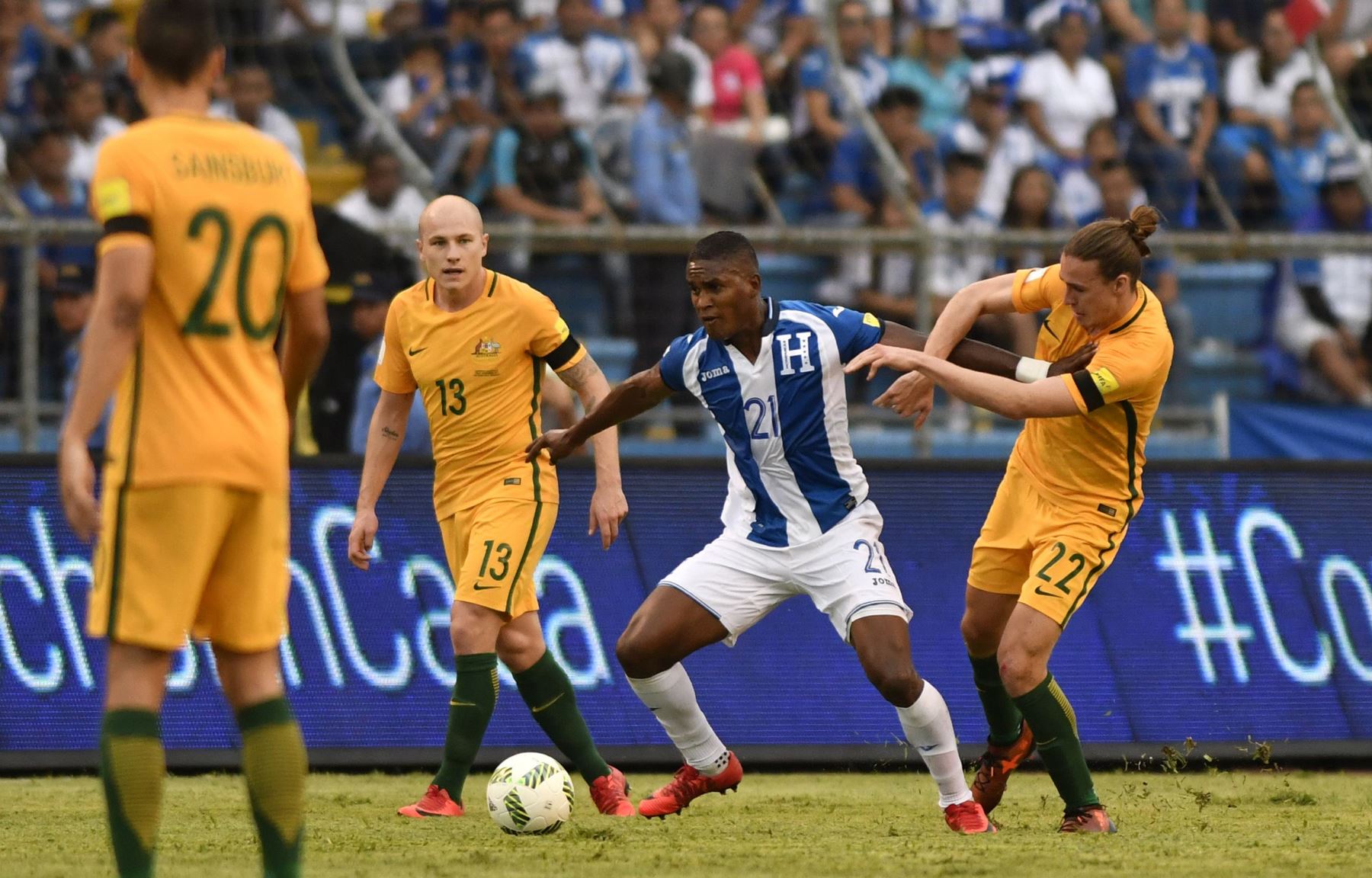Honduras y Australia jugaron primer encuentro por repechaje. Foto: AFP.