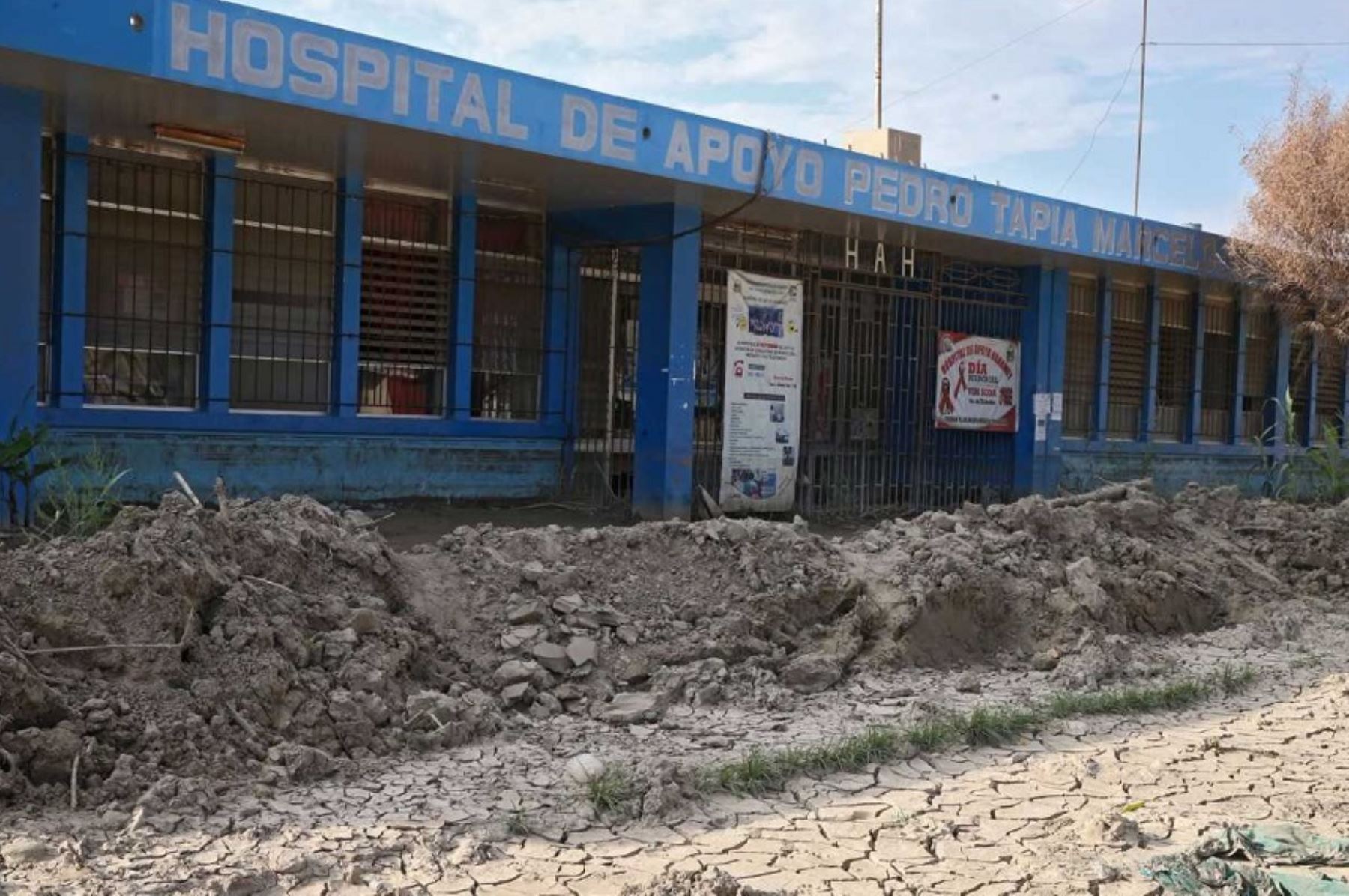 Hospital de Huarmey, seriamente dañado por inundaciones provocadas por las torrenciales lluvias que trajo consigo el Niño Costero este año. Un nuevo nosocomio será construido en su reemplazo como parte del proceso de Reconstrucción con Cambios.