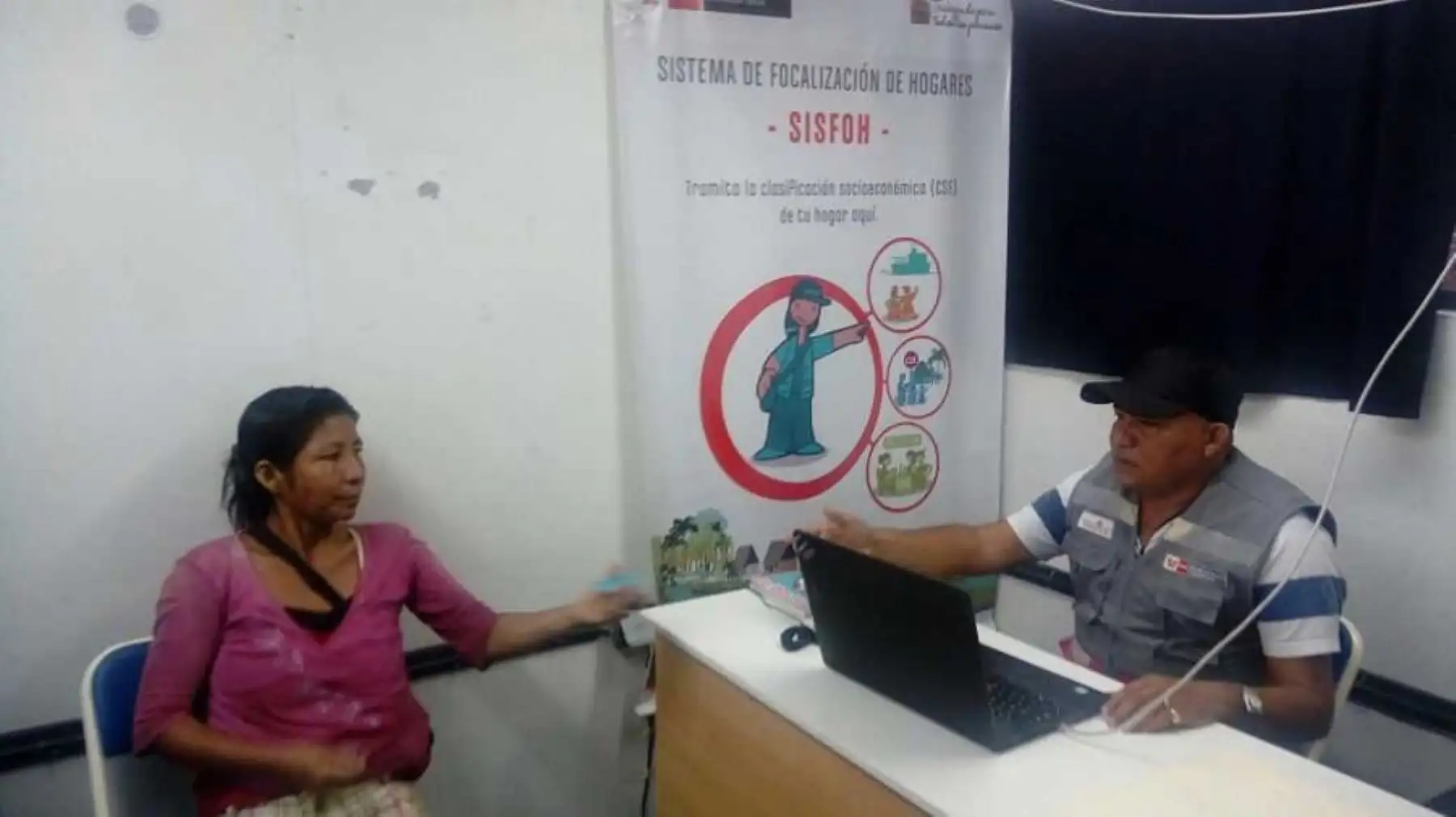 Tres Plataformas Itinerantes de Acción Social (PIAS) que forman parte del Programa Nacional PAIS, y el Buque Hospital BAP “Morona” en apoyo a dicho programa, zarparon hacia las cuencas de los ríos Putumayo, Napo y Morona en su quinta Campaña de Acción Social de este año, llevando diversos servicios del Estado a 55 comunidades amazónicas más alejadas del país.