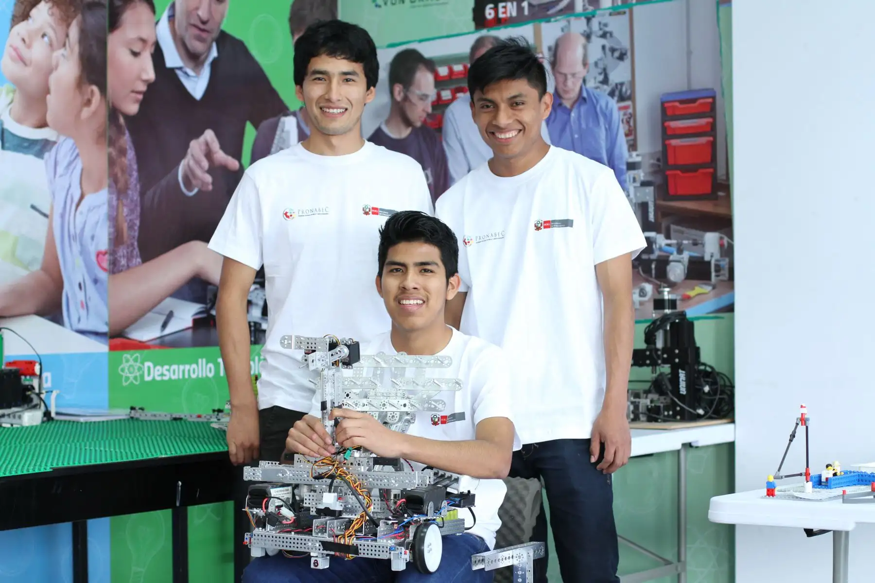 Becarios de Pronabec compiten en Olimpiada Mundial de Robótica en Costa Rica. Foto: Andina/difusión