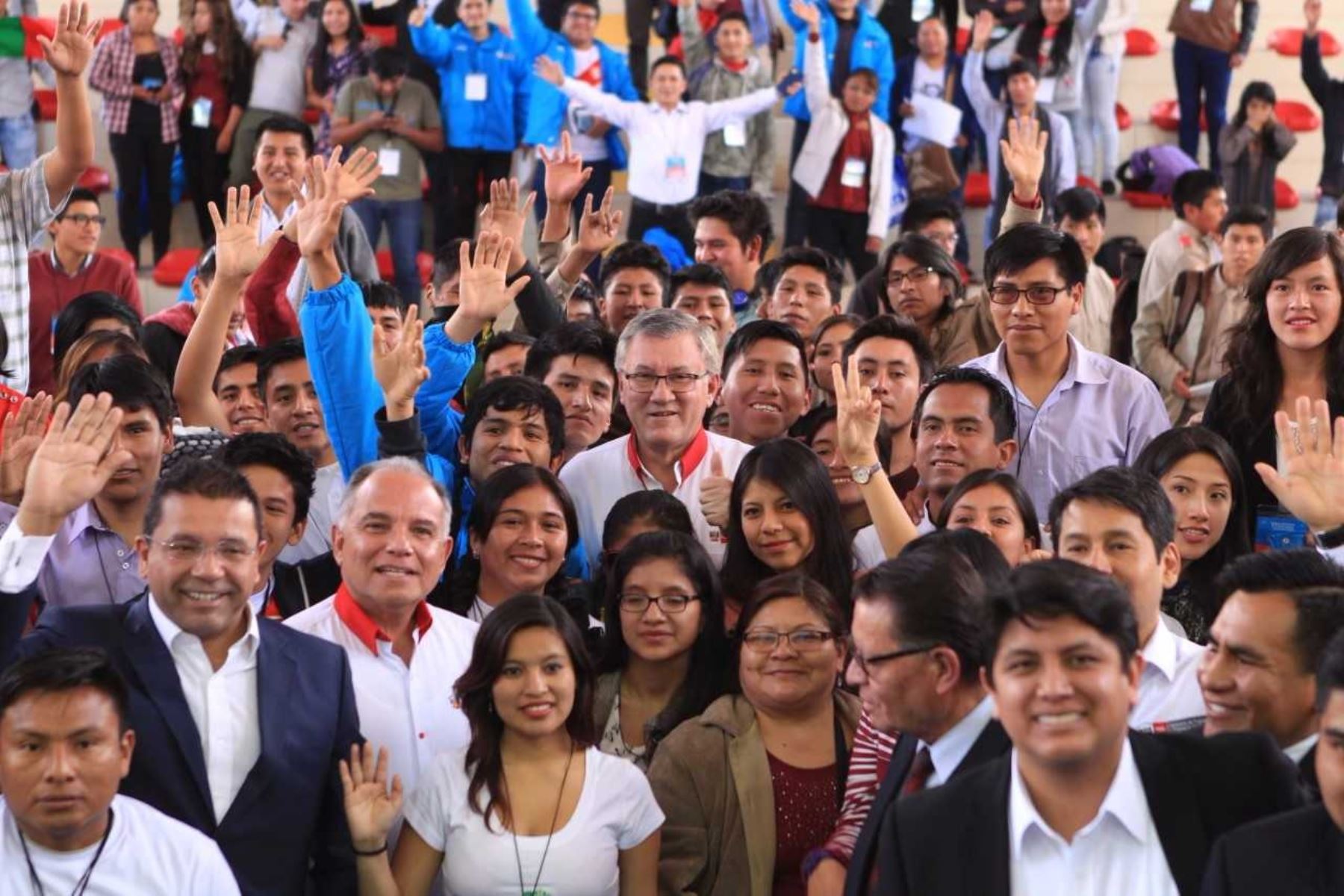 En Puno, el ministro Grados participó en el VII Congreso Nacional de Juventudes, donde dialogó con alrededor de 200 jóvenes de diversas regiones sobre la problemática de empleabilidad juvenil y previsión social.