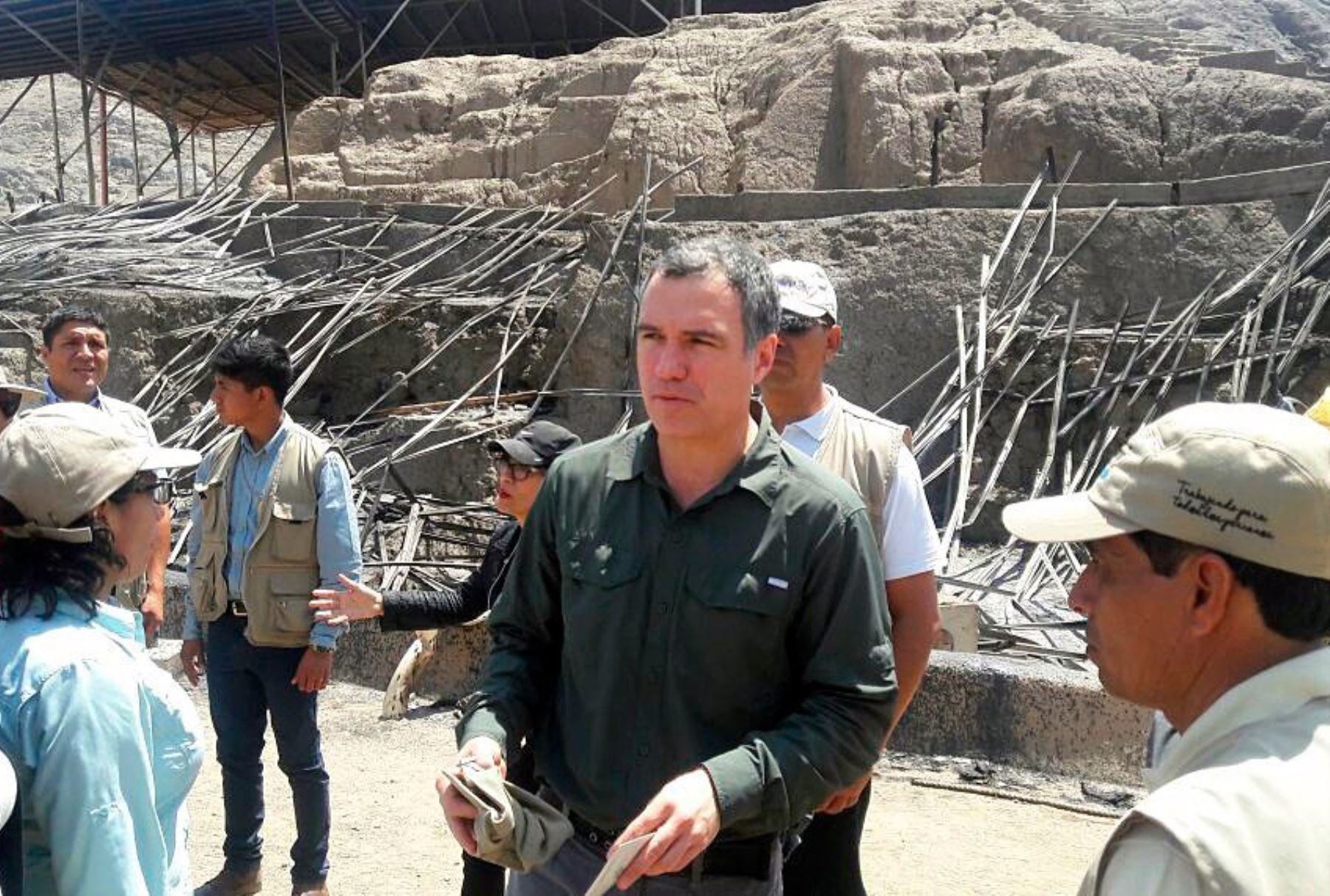 Ministro de Cultura, Salador del Solar, inspecciona daños en complejo arqueológico Ventarrón.
