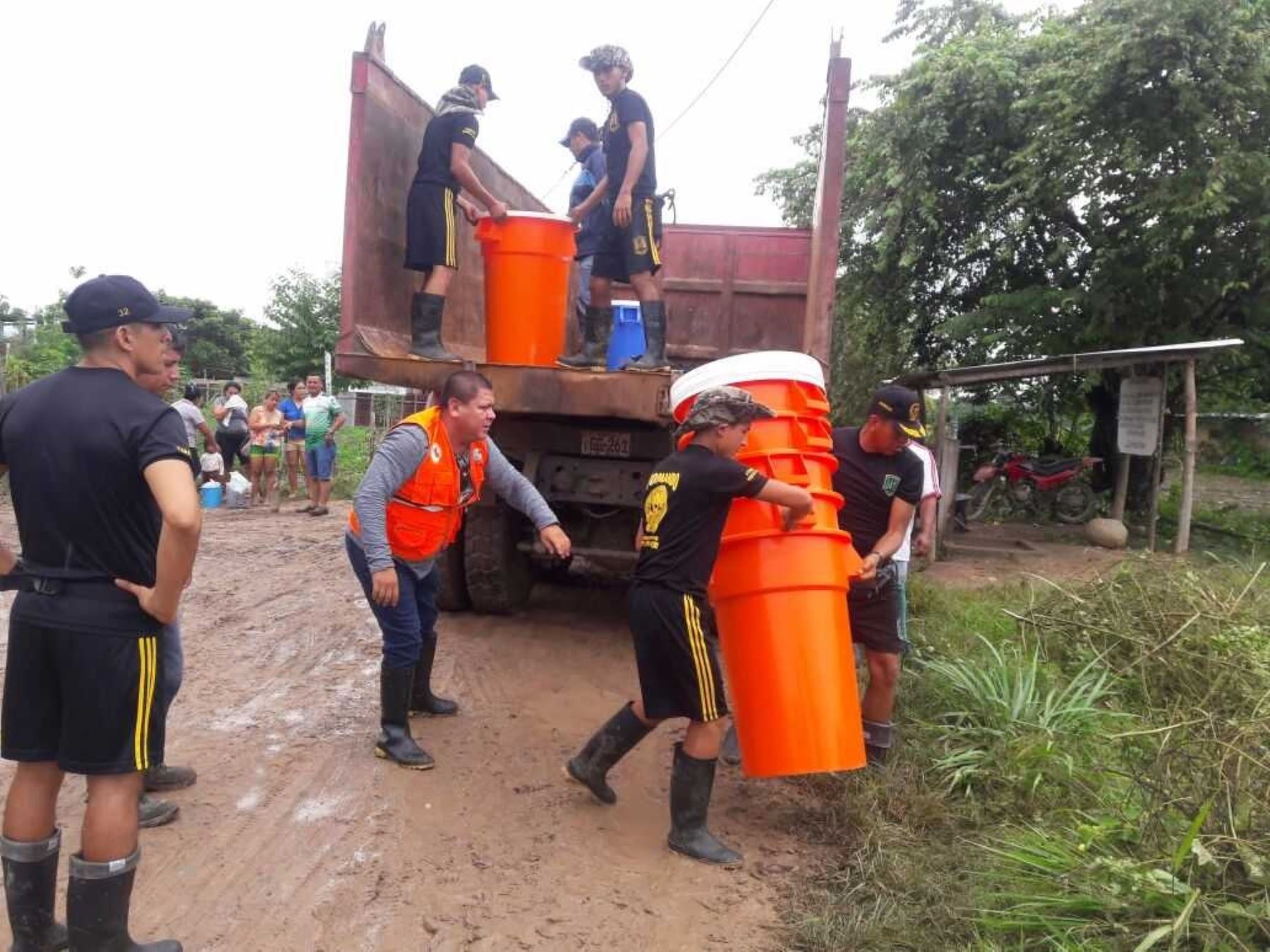 Ejército despliega personal para atender a afectados por inundaciones en San Martín