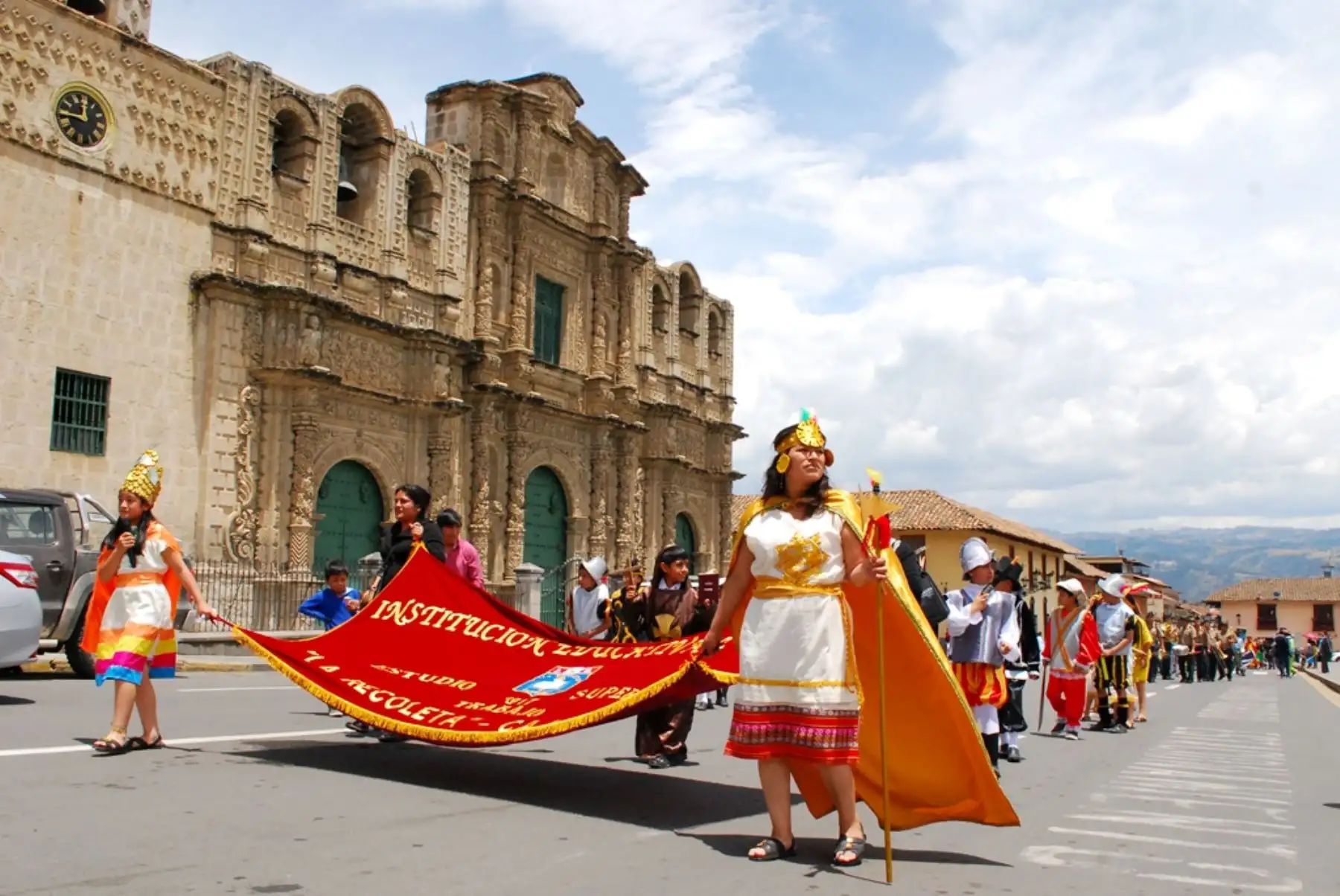 Con pasacalle cultural Cajamarca inicia “Encuentro de dos mundos”. ANDINA/Eduard Lozano