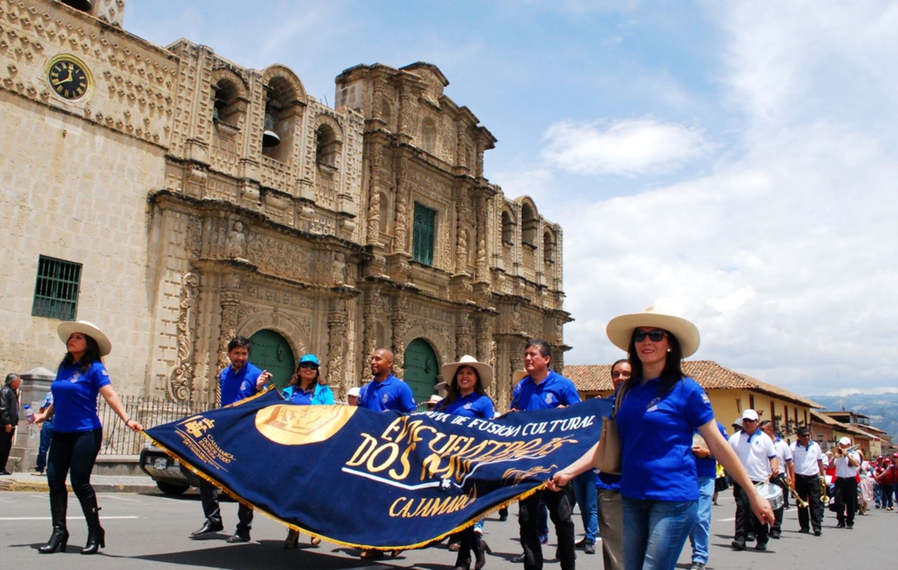 Con pasacalle cultural Cajamarca inicia “Encuentro de dos mundos”. ANDINA/Eduard Lozano