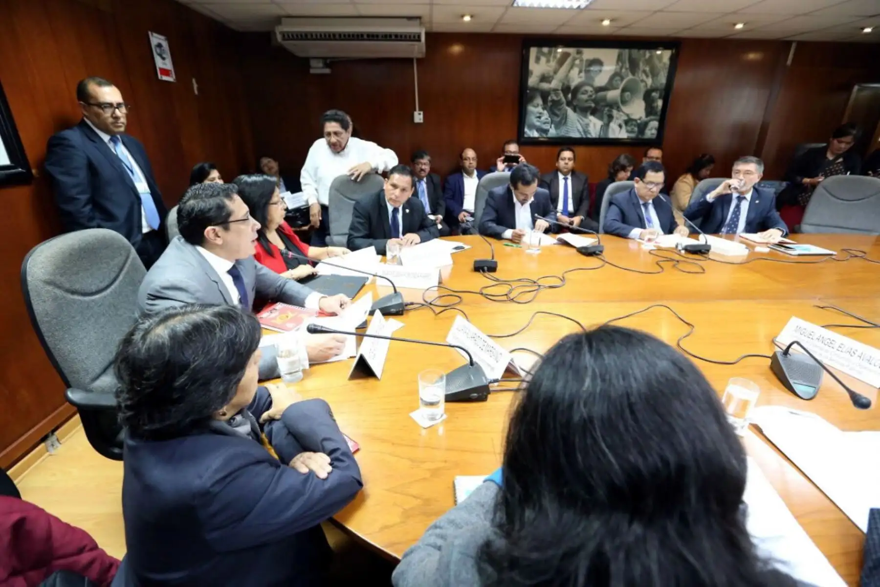 Comisión de Defensa al Consumidor del Congerso, presidido por congresista Miguel Castro (FP)