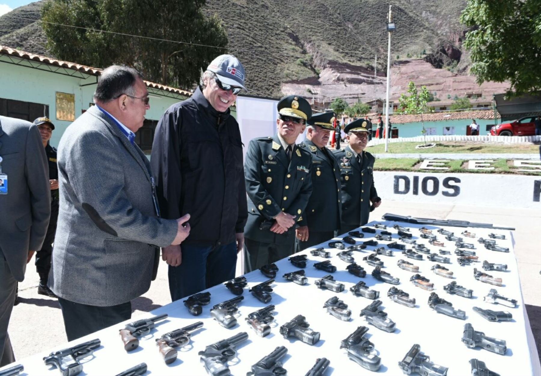 Sucamec dona armamento para formación de agentes policiales de Cusco. ANDINA/Difusión