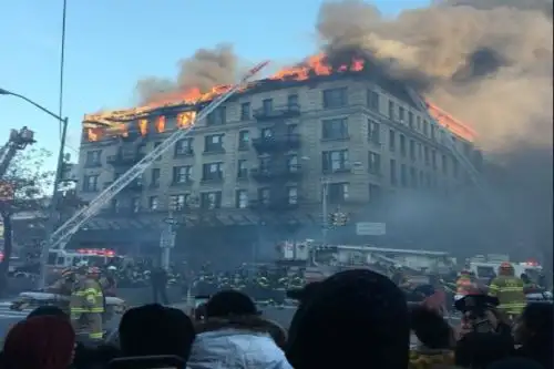 Incendio en Nueva York. Foto: @KevinClamato