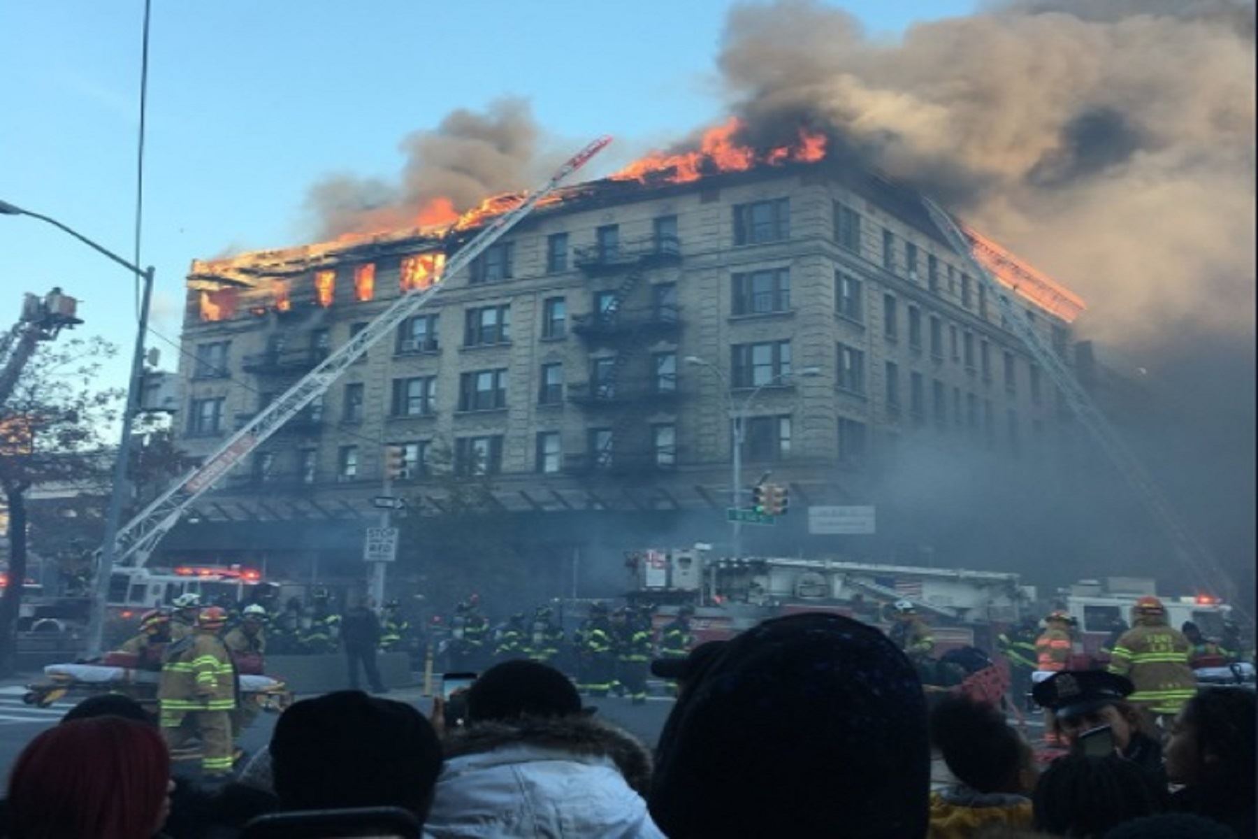 Incendio en Nueva York. Foto: @KevinClamato