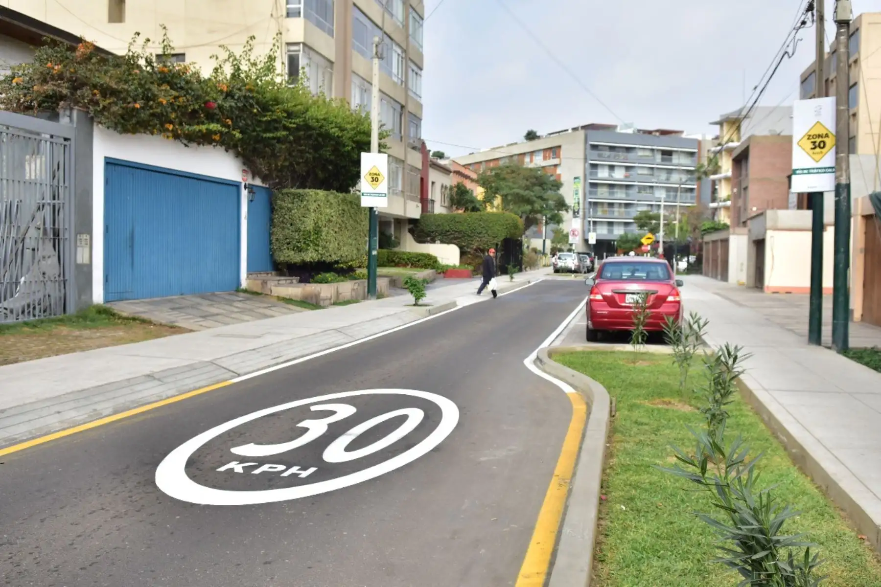En diversas zonas de San Isidro los vehículos solo pueden ir a una velocidad de 30 kilómetros por hora. Foto: Andina/Difusión