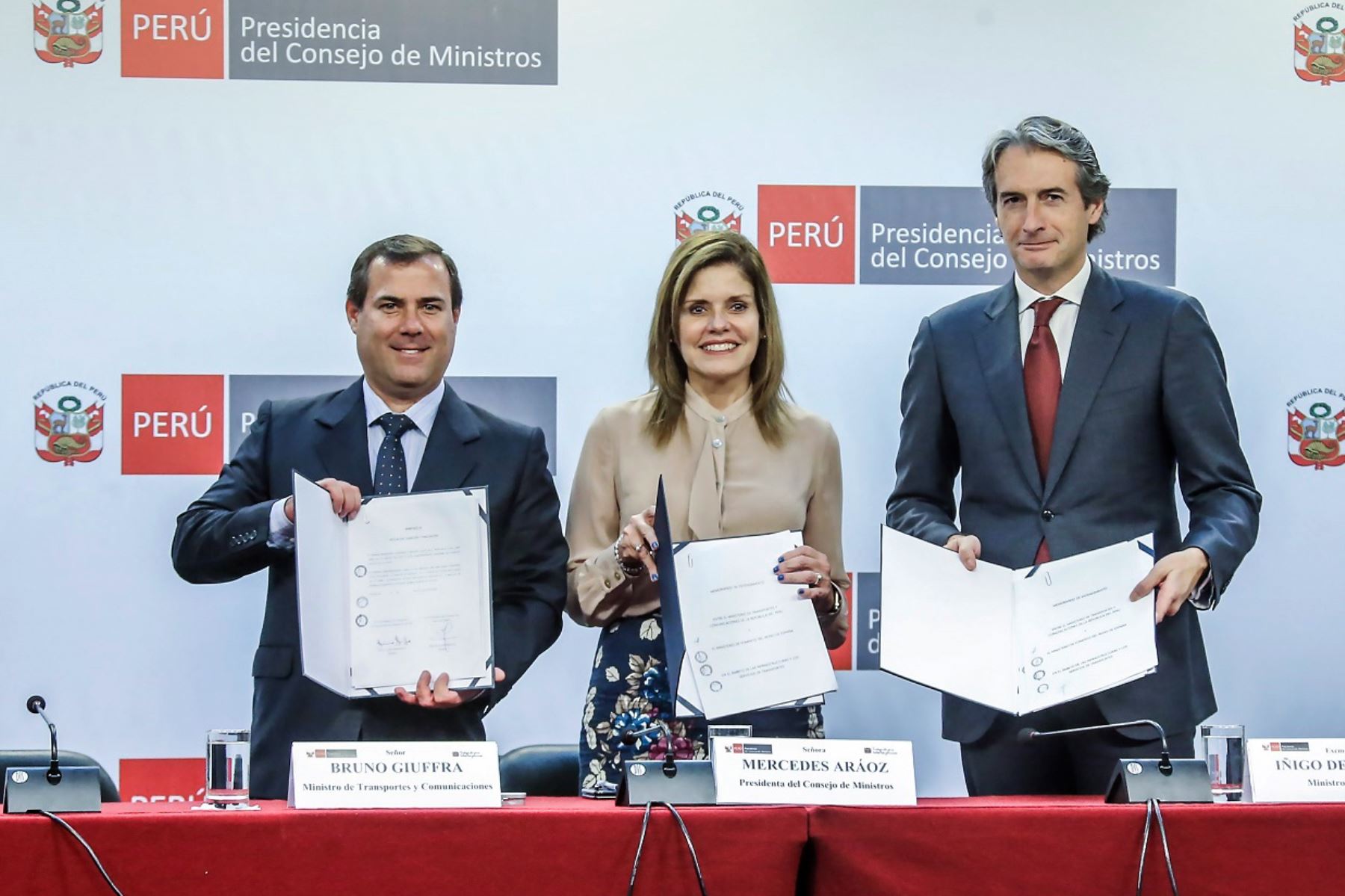 España colaborará con Perú en infraestructura y transporte.
