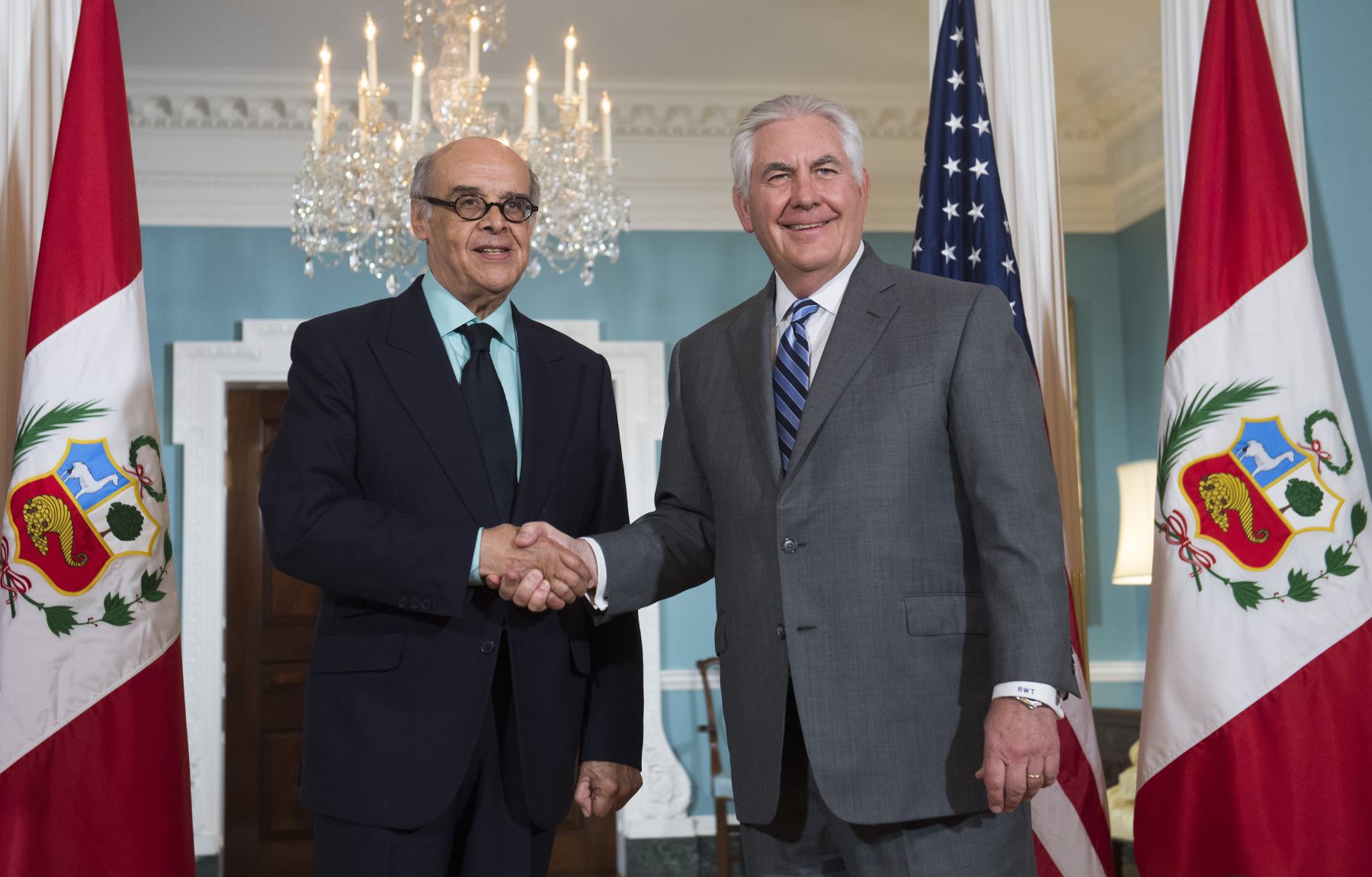 El secretario de estado de Estados Unidos,Rex Tillerson se reunió con el canciller peruano, Victor Ricardo Luna Mendoza en Washington. Foto: AFP